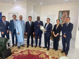 VISITE D'UNE DELEGATION CHINOISE AU SIÈGE DE CISSCORP HOLDING SENEGAL